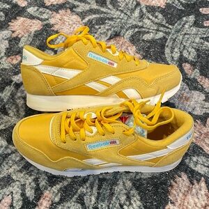 Yellow / gold Reebok classic sneakers